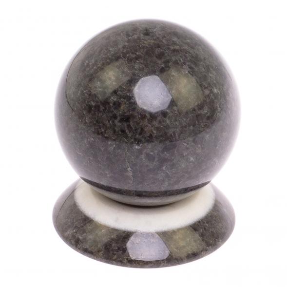 Шар из лабрадорита 9 см на каменной подставке 125066