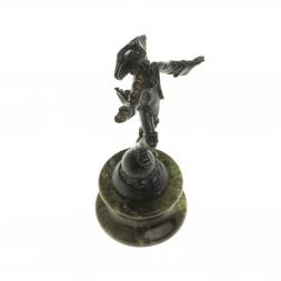 Статуэтка из бронзы "Мюнхаузен" на подставке из змеевика
