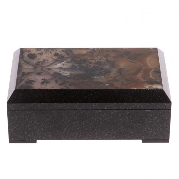 Шкатулка из долерита со вставкой из агата 11х7х4 см 126444