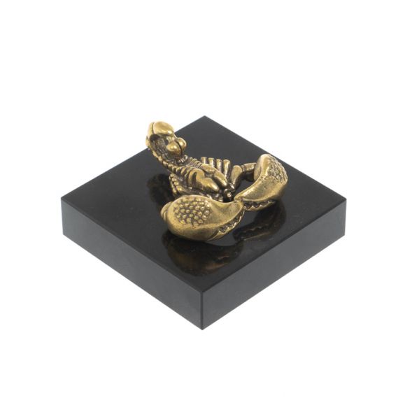 Скорпион из бронзы на подставке из долерита 127999