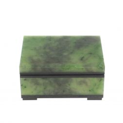 Шкатулка из нефрита 9х6,5х4,5 см