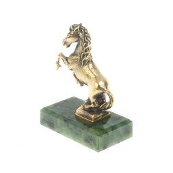 Статуэтка "Конь на дыбах" на подставке из нефрита 6х3,5х8 см