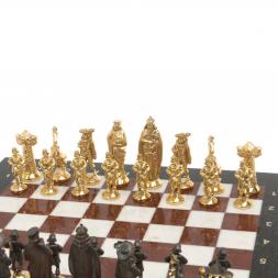 Шахматы "Средневековье" из мрамора и лемезита фигуры бронза 40х40 см