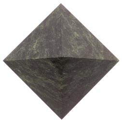 Пирамида из шабровского змеевика 7,5х7,5х6 см