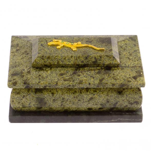 Шкатулка из светло-зеленого змеевика 12х8,5х6 см 125862