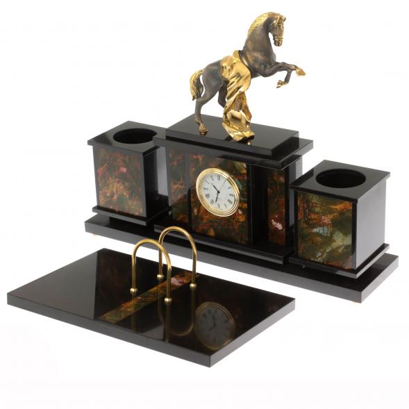 Настольный набор &amp;quot;Конь с попоной&amp;quot; из яшмы и долерита 129974