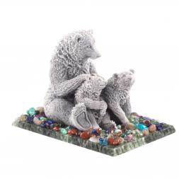 Статуэтка &amp;quot;Семья медведей&amp;quot; из мрамолита на подставке из змеевика