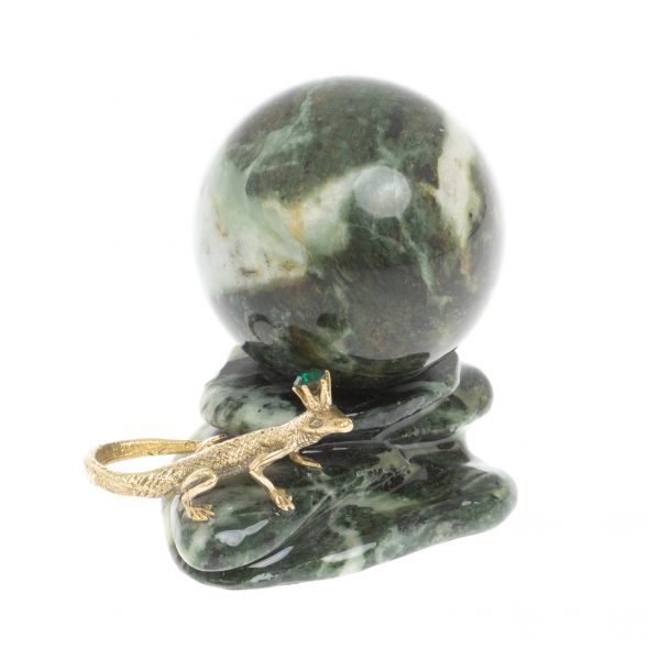 Композиция &amp;quot;Ящерица на скале&amp;quot; с шаром 4,5 см змеевик 127248