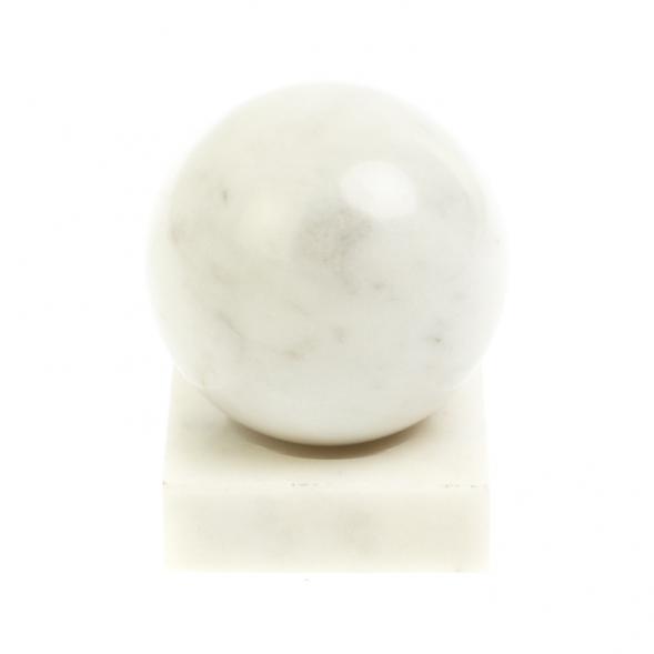Шар 5 см из белого мрамора на подставке 5х5 см 127646