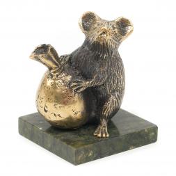 Статуэтка "Крыса с мешком" змеевик бронза