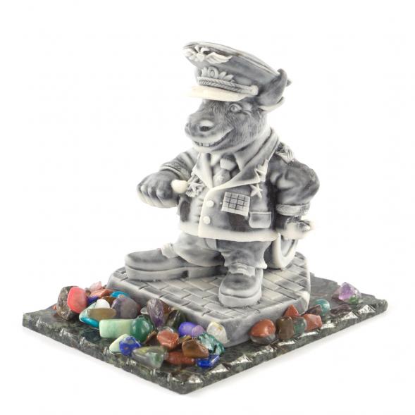 Сувенир &amp;quot;Бык - генерал&amp;quot; из мрамолита на подставке из змеевика 121182