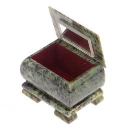 Шкатулка из нефрита 8х5,5х6 см