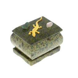 Шкатулка прямоугольная с ящерицей из змеевика 6,5х5,5х5,5 см