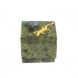Шкатулка квадратная с ящерицей из змеевика 5,5х5,5х5,5 см