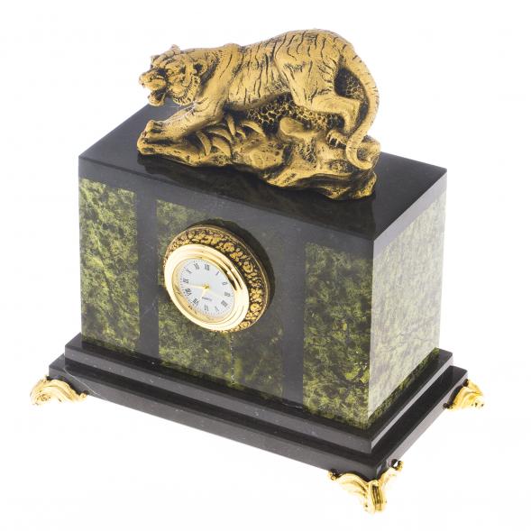 Часы &amp;quot;Тигр на охоте&amp;quot; камень змеевик 122280