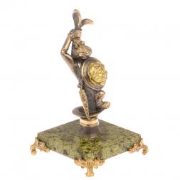 Статуэтка из бронзы "Кролик - фокусник" на подставке из змеевика