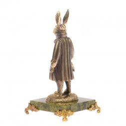Статуэтка из бронзы "Кролик во фраке" на подставке из змеевика
