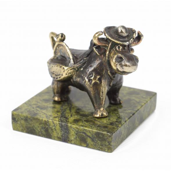 Статуэтка из бронзы и змеевика &amp;quot;Бычок шериф&amp;quot; 117930