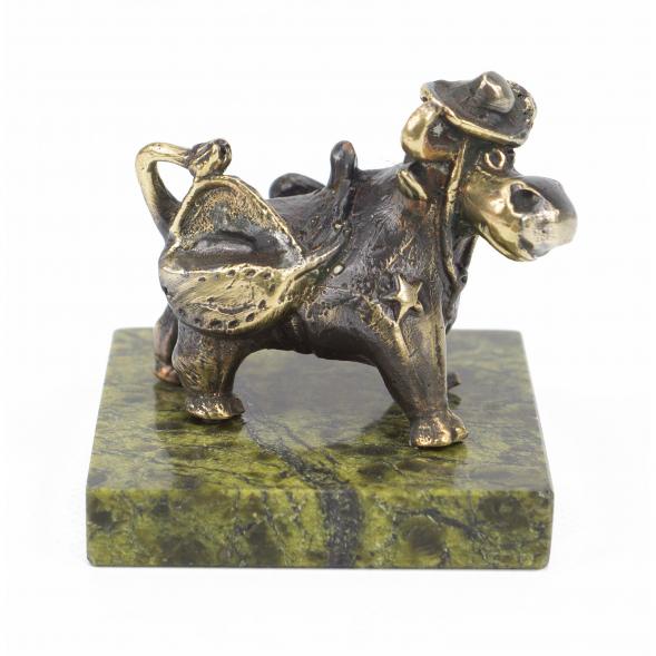 Статуэтка из бронзы и змеевика &amp;quot;Бычок шериф&amp;quot; 117930