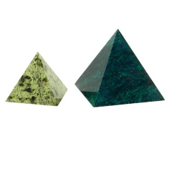 Пирамиды из камня